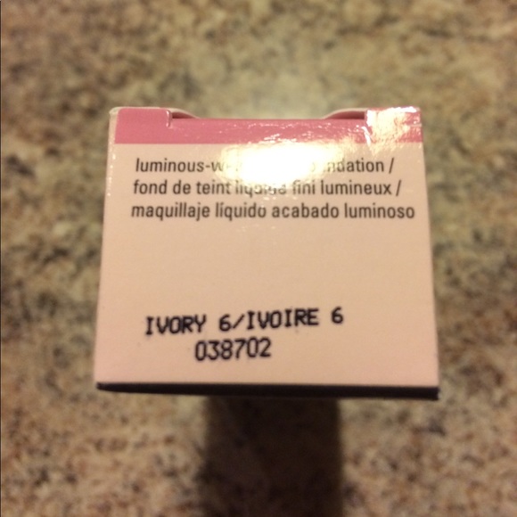 Mary Kay Timewise Luminous Wear Liquid Foundation - Picture 2 of 2
